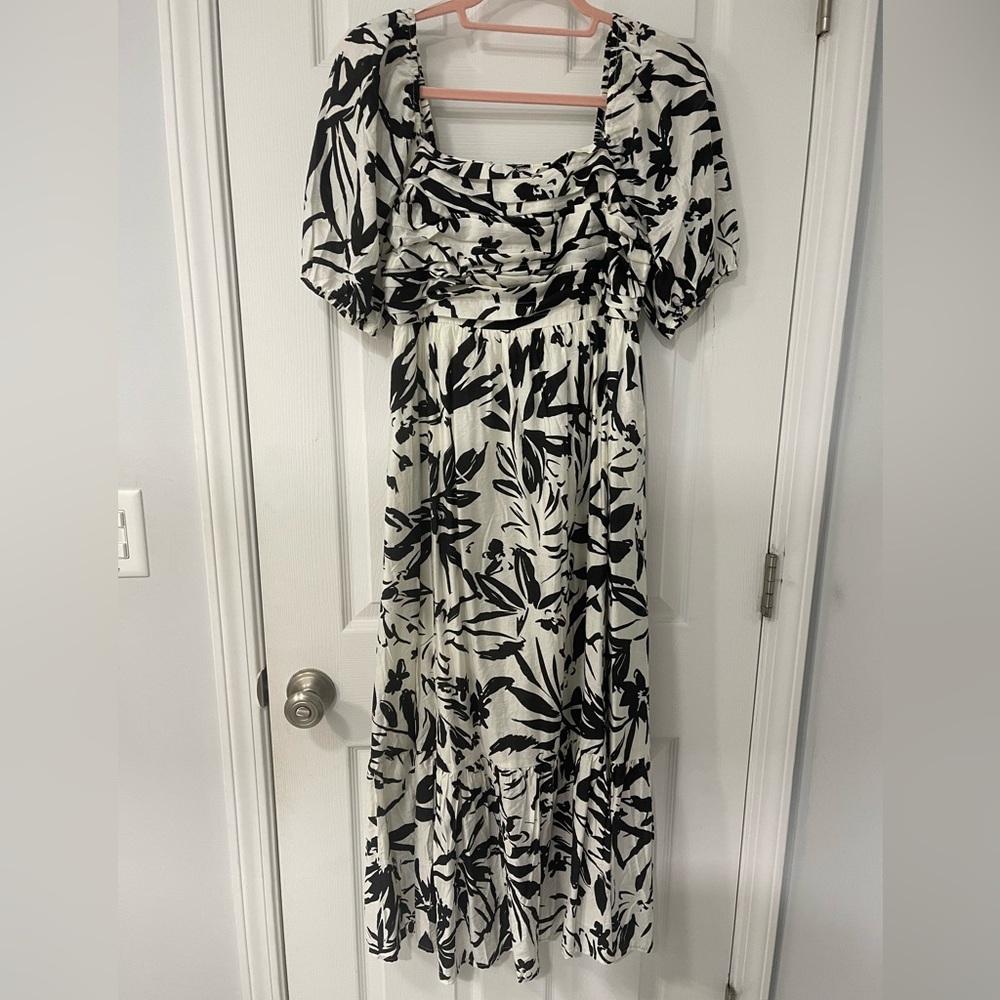 Chic Black and White Floral Maxi Dress